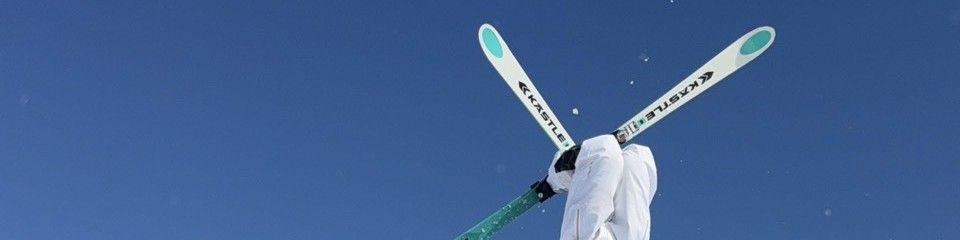 バックフリップを決めるMICの選手